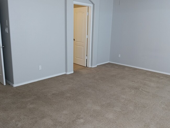 Building Photo - 3 Bedroom, 2.5 Bathroom Home! Schedule a Showing Today!