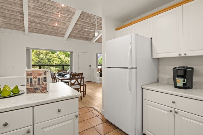 Building Photo - 260 Coffee Pot Dr