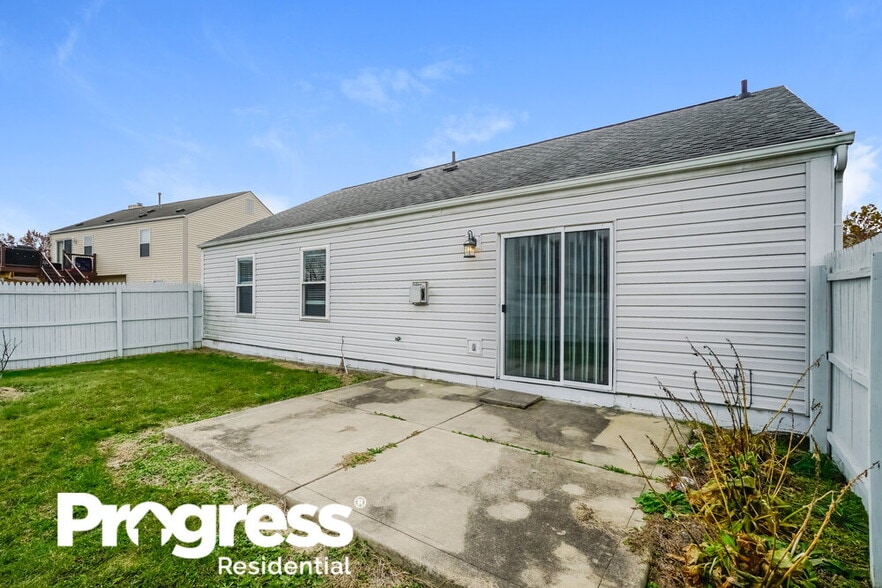 Building Photo - 2016 Big Tree Dr