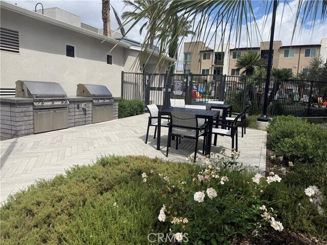 Building Photo - 960 N Tangent Privado