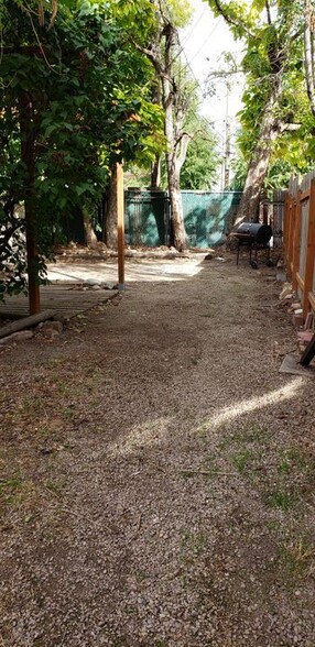 Backyard 2 - 619 500 E