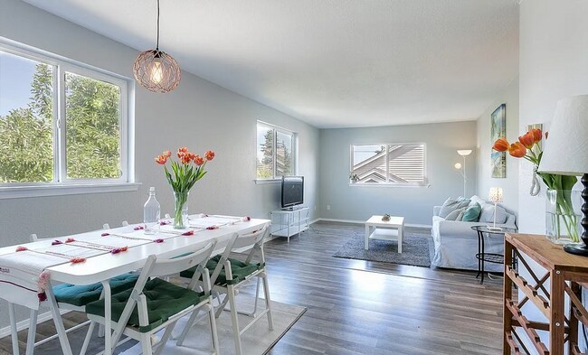 Building Photo - Ideally Located 1 Bed Seattle Condo!