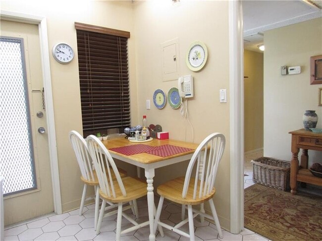 Building Photo - 2661 S Course Dr