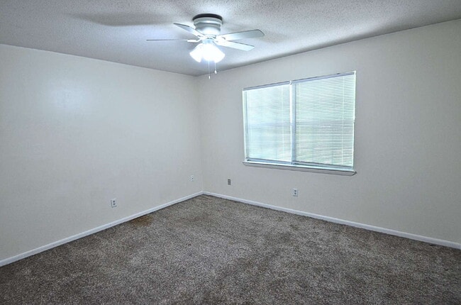 Building Photo - MOVE-IN SPECIAL: $500 OFF FIRST MONTH'S RE...