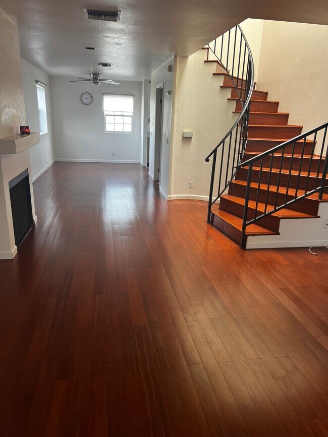 Living room - 640 Vernon Ave