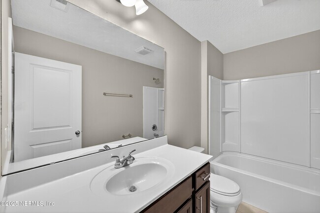 Building Photo - 3910 Buckthorne Dr