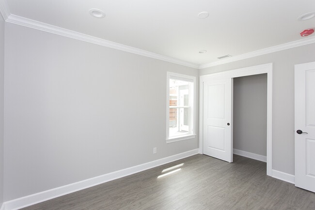 Building Photo - Newly Remodeled 3 Bedroom House by La Joll...