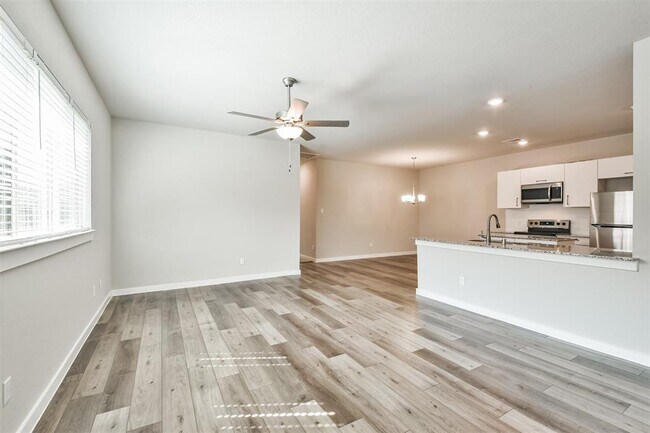 Building Photo - 25129 Pacific Wren Dr