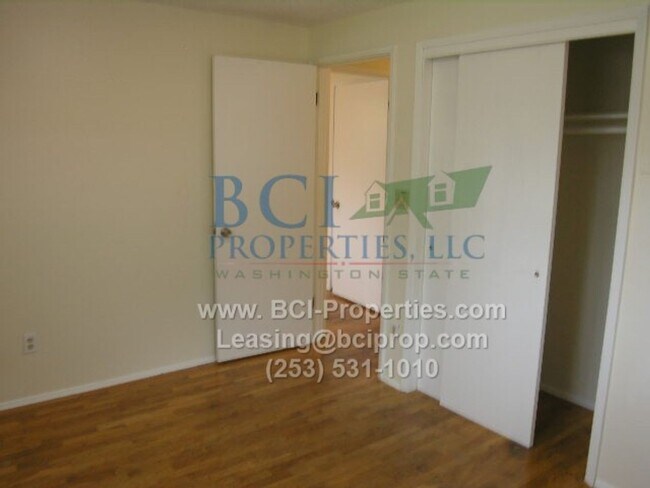 Building Photo - 7440 S Pine St