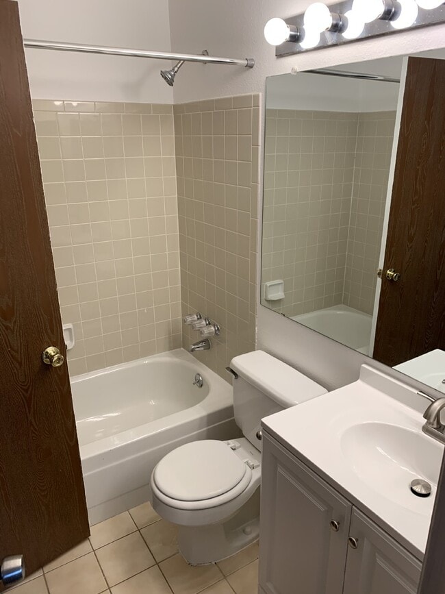 Building Photo - 2 Bdrm/2Bath with 2 Car Garage