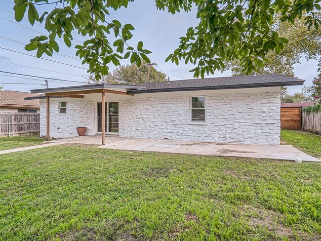 Building Photo - 5804 Eureka Dr