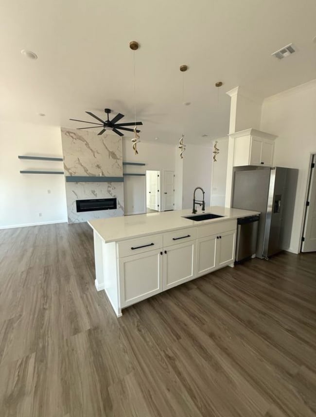 Building Photo - 201 S Boyd St