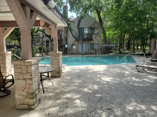 Building Photo - 6810 Deatonhill Dr