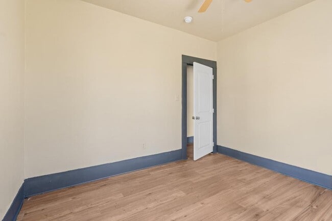 Building Photo - 213 6th Ave NW