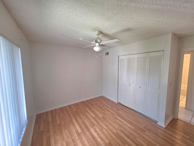 Building Photo - 203 Foxtail Dr