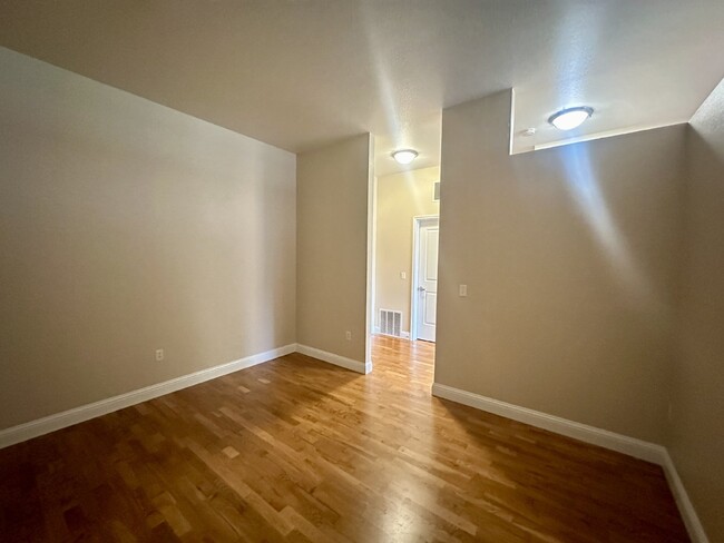 Building Photo - 2-Bed Condo in Greenwood Village with Gran...