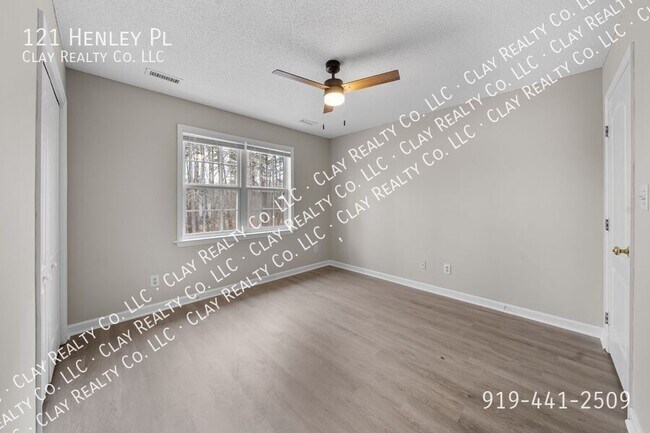 Building Photo - 121 Henley Pl