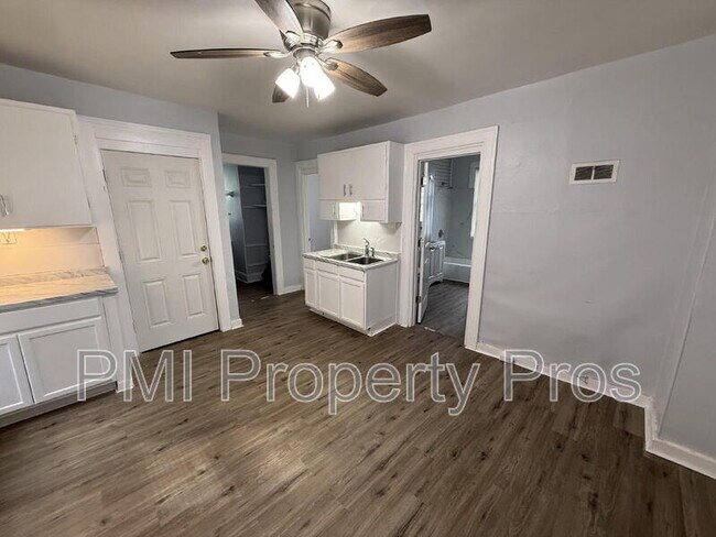 Building Photo - 2853 N Booth St