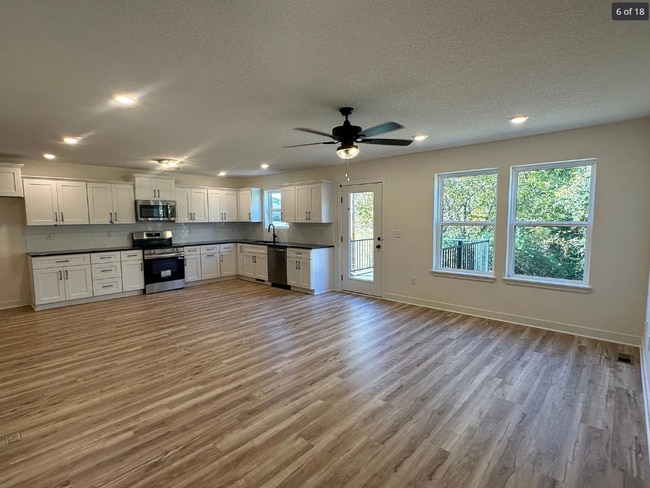 Building Photo - 11214 N Oak Trafficway