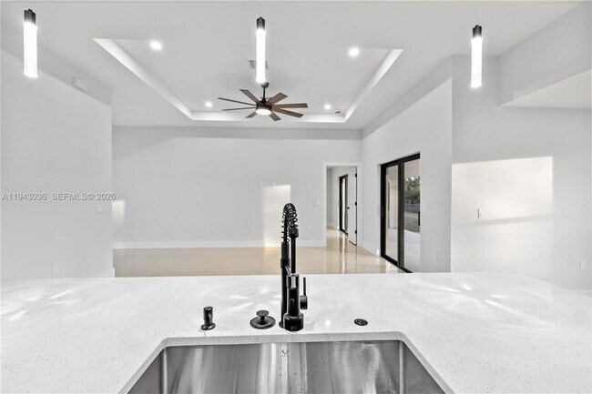 Building Photo - 456 Mercedes Ct