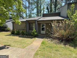Building Photo - 282 Heathersett Dr SW