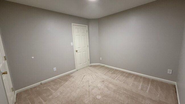 Building Photo - 2350 Walnut Tree Ct NE