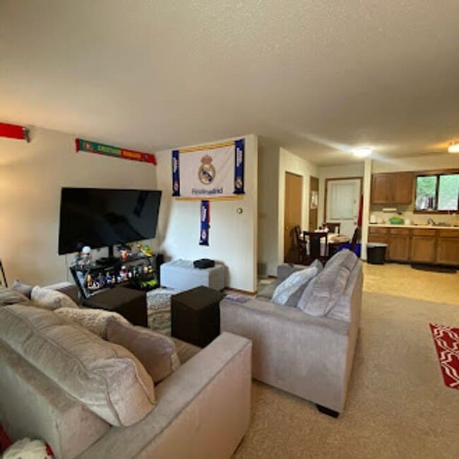 Building Photo - $1,095 | 2 Bedroom, 1 Bathroom APARTMENT | No Pets | Available for August 1st, 2026 Move In