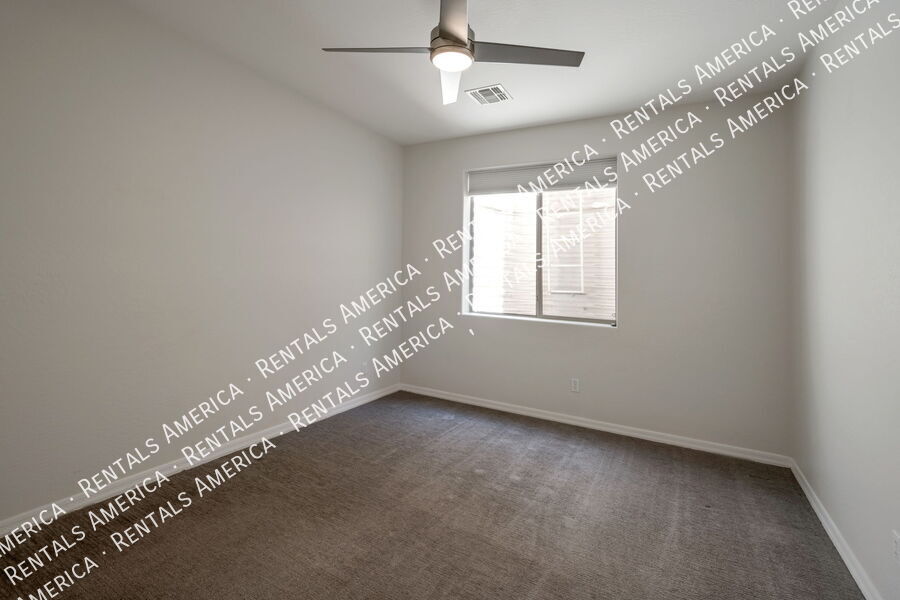 Building Photo - 374 W Azalea Dr