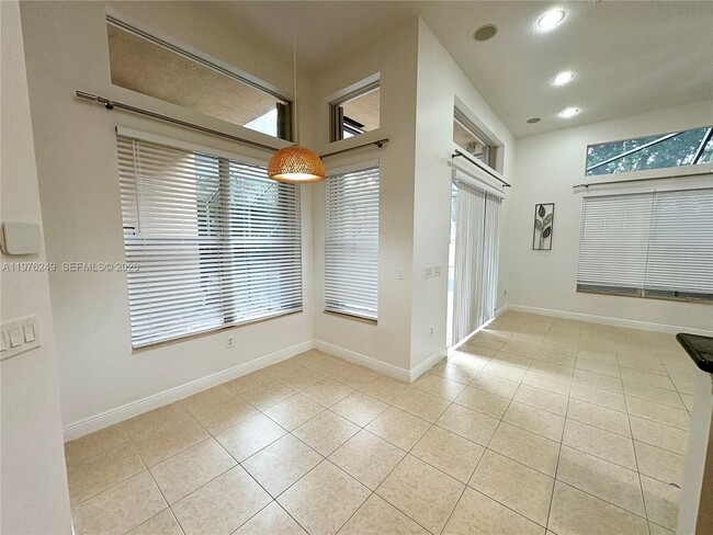 Building Photo - 4808 SW 183rd Ave