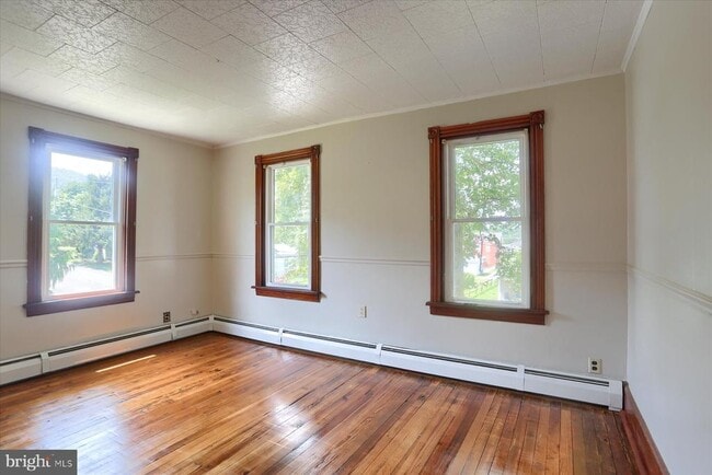Building Photo - 117 3rd St