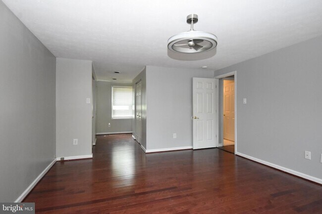 Building Photo - 8673 Cooperhawk Ct