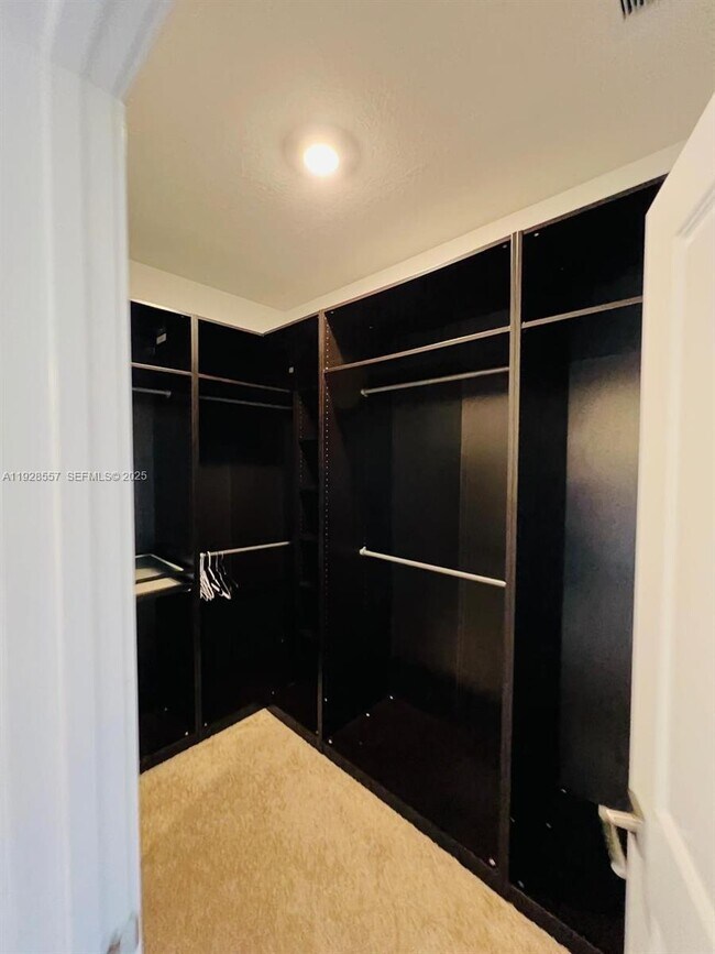 Building Photo - 711 SW 11th St