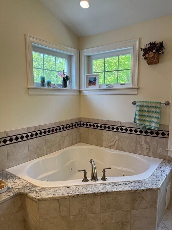 Building Photo - 88 Indian Ridge Ter