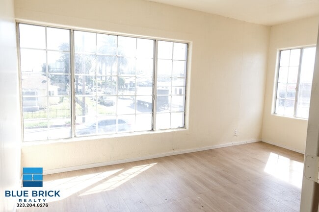 Building Photo - 1401 W 53rd St