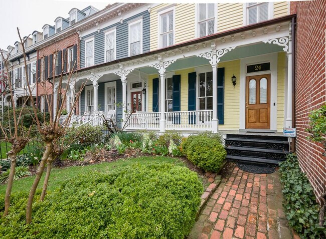 Building Photo - 27 3rd St NE