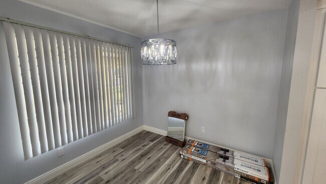 Building Photo - 2047 Lakeridge Cir