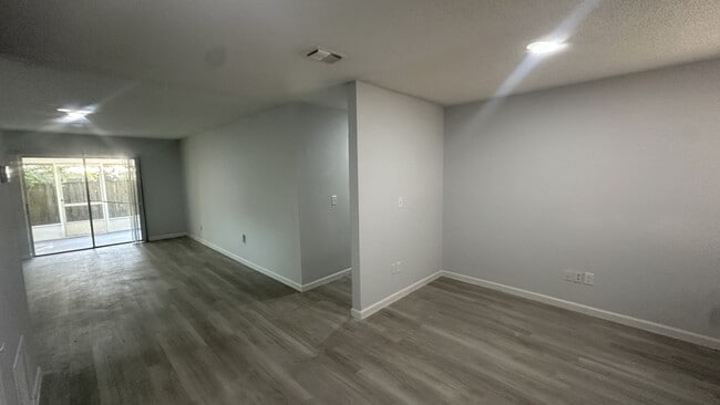 Building Photo - 821 Turtle Mound Dr