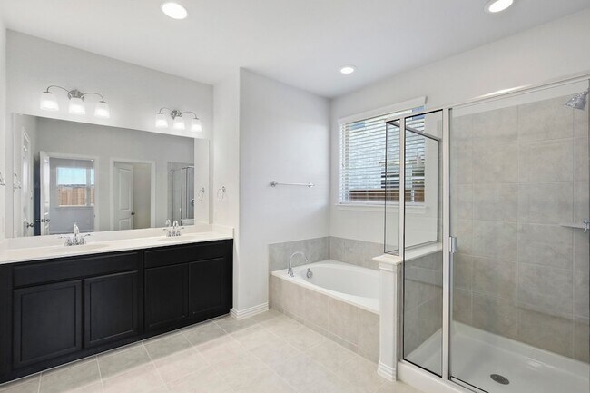 Building Photo - 912 Slate Ln