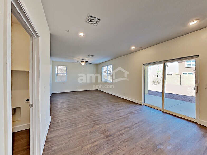 Building Photo - 5938 W Columbine Dr