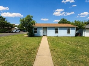 Building Photo - Nice 3 bedroom 2 bath home FRESHLY painted AVAILABLE NOW!