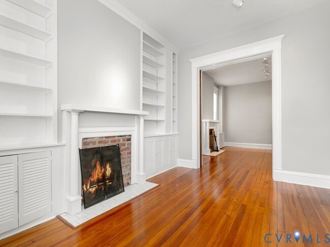 Building Photo - 117 N Vine St