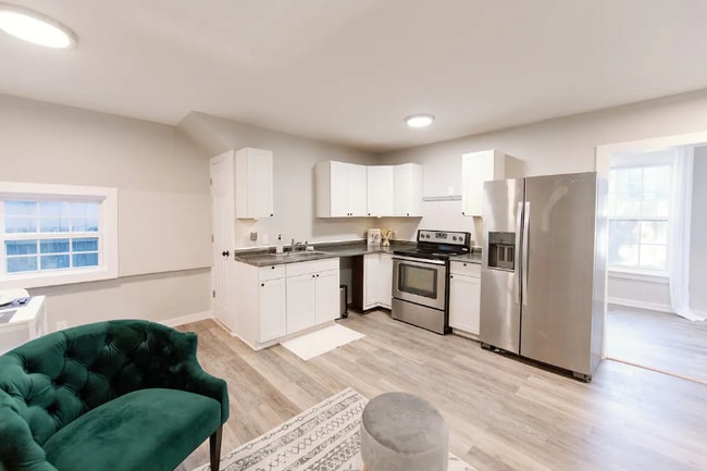 Building Photo - 1002 W Mulberry Ave