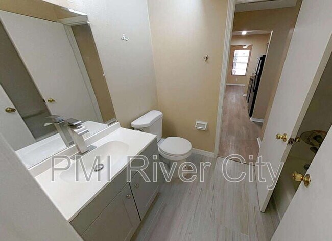 Building Photo - 467 Lombard St