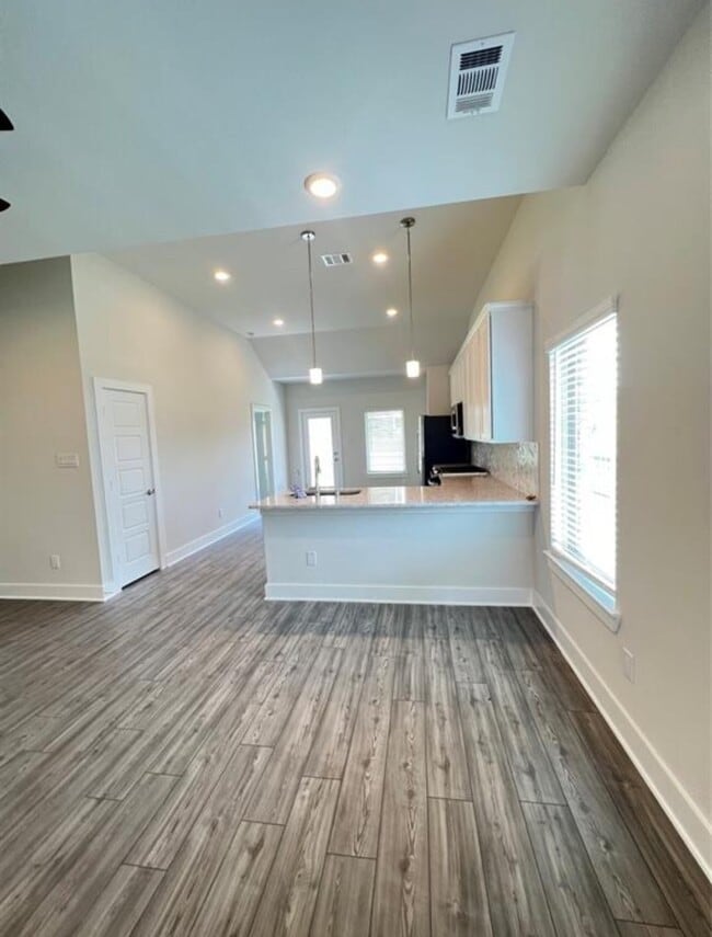 Building Photo - 17697 Tree of Heaven