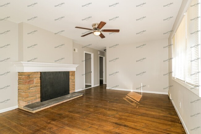 Building Photo - 31 Mercury Dr