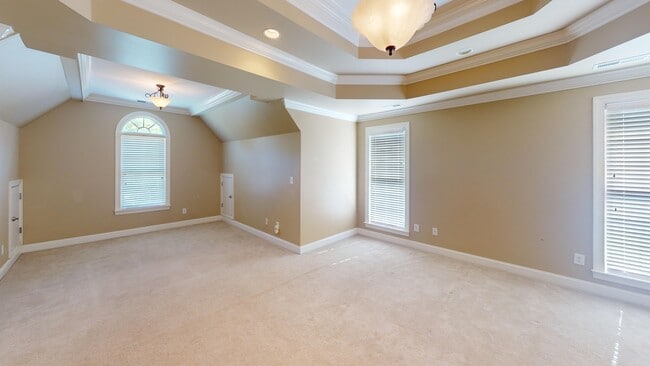 Building Photo - 2140 Rossmore Rd