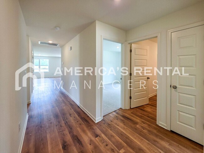 Building Photo - 556 Saddlewood Bnd
