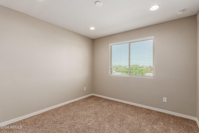 Building Photo - 8854 W Palo Verde Dr