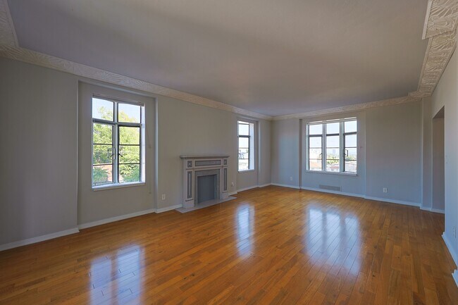 Building Photo - 1314 Hayworth Ave