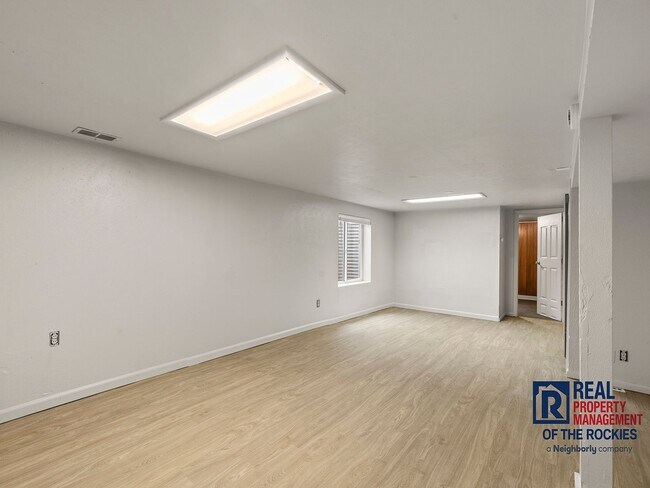 Building Photo - Spacious Home Near CSU w/ Flexible Basemen...